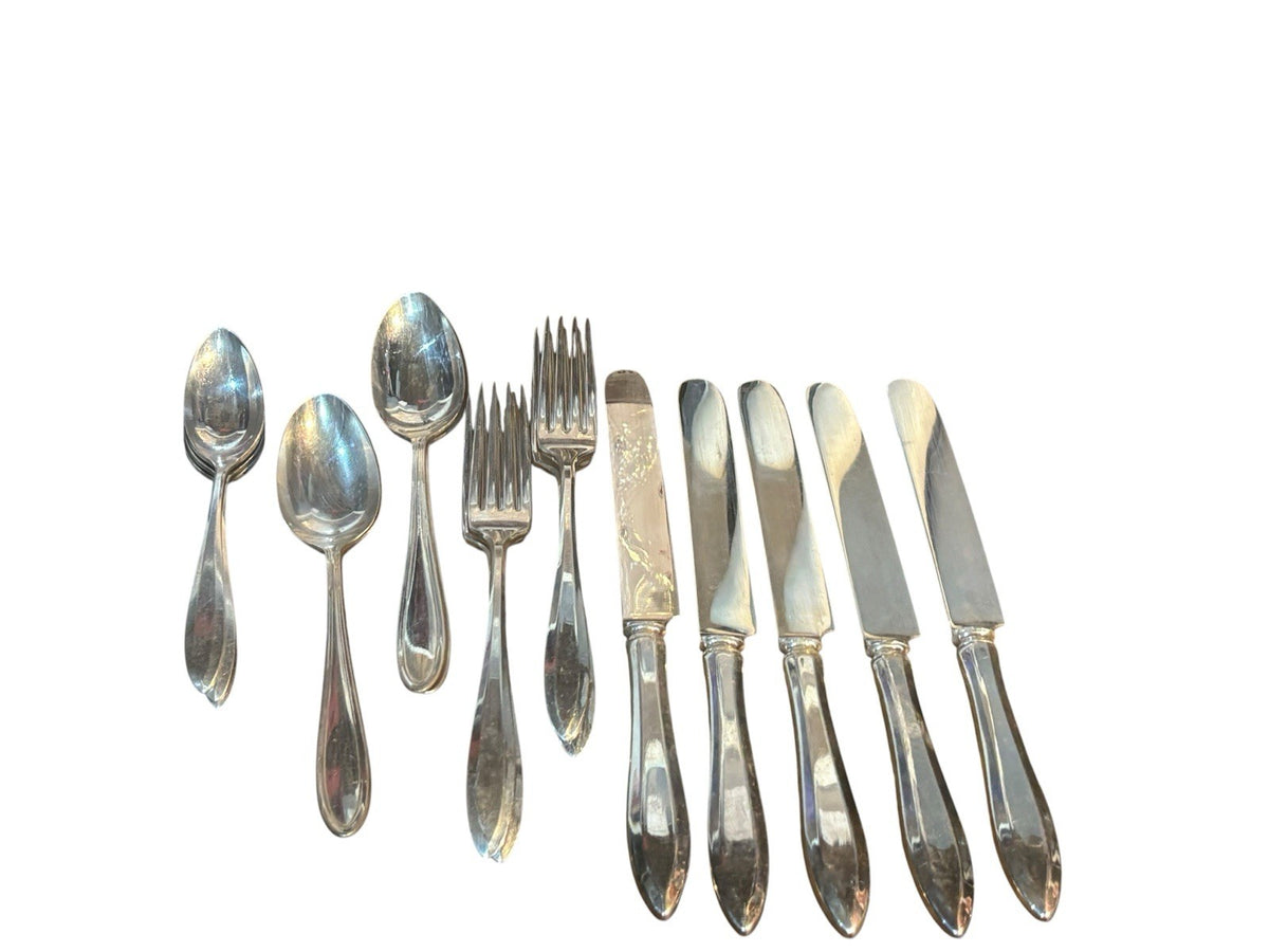 COMMUNITY PLATE SILVERWEAR SET, 16-PEICE (1-TEASPOON MISSING), SILVER/VINTAGE