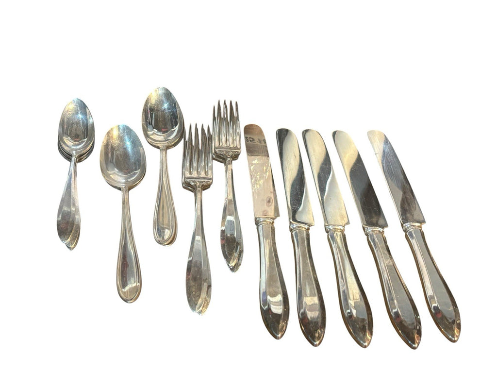 COMMUNITY PLATE SILVERWEAR SET, 16-PEICE (1-TEASPOON MISSING), SILVER/VINTAGE
